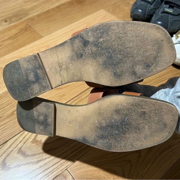 H Sandals - Picture 2 of 4